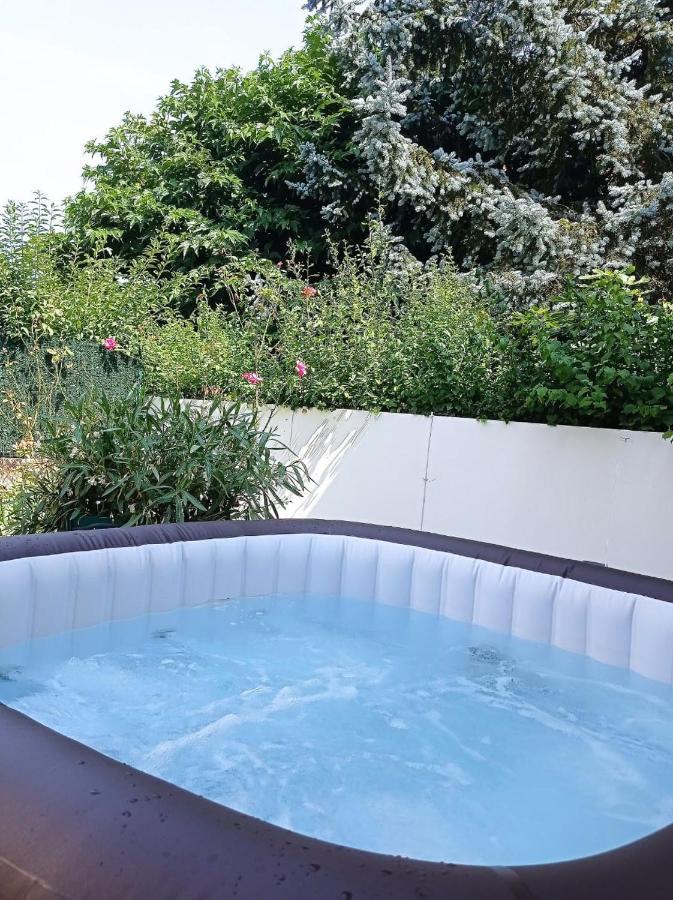 Les Rosiers - Maison Avec Jacuzzi Бриве-ла-Гаилларде Экстерьер фото